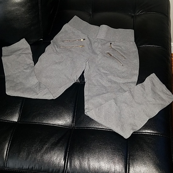 Womens stretch grey capri pant with zippers - Picture 2 of 3